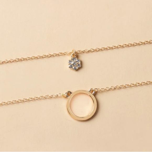 ⭐️ONE LEFT⭐️Gold Layered Rhinestone Circle Pendant Necklace Set - Picture 3 of 4